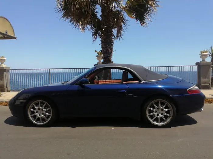 Porsche Carrera 4 2001