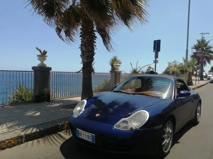Porsche Carrera 4 2001