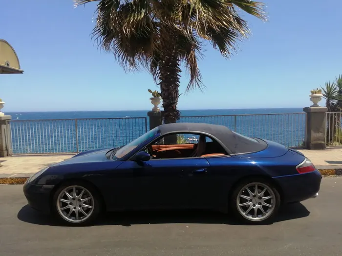 Porsche Carrera 4 2001