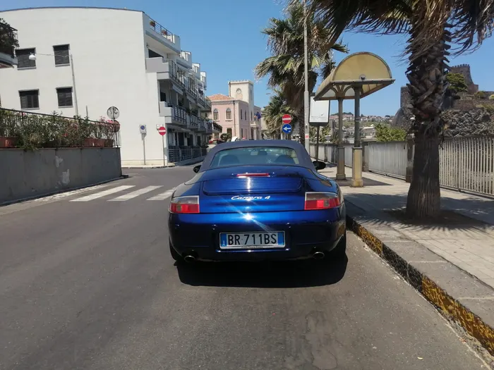 Porsche Carrera 4 2001