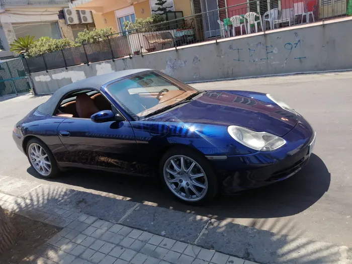 Porsche Carrera 4 2001